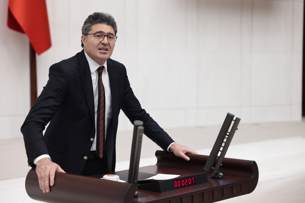 BALIKESİR İÇİN HERKES ELİNİ TAŞIN ALTINA KOYMALI