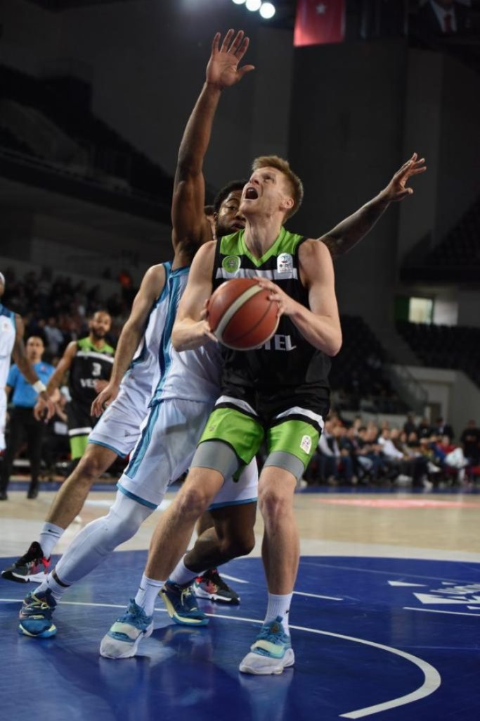 Potanın Tarzanları’ndan kıyasıya mücadele