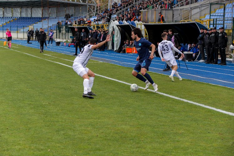 Mavi Şimşek adım adım şampiyonluğa koşuyor