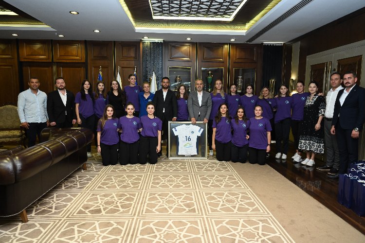 Poyrazın Kızları’ndan sezon öncesi Başkan Aktaş’a nezaket