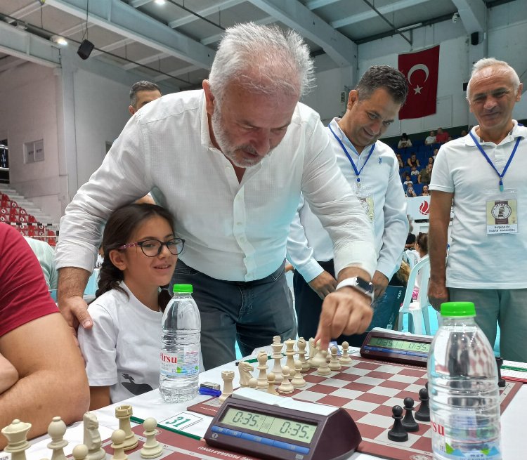 Satranç tutkunları Aliağa’da buluştu