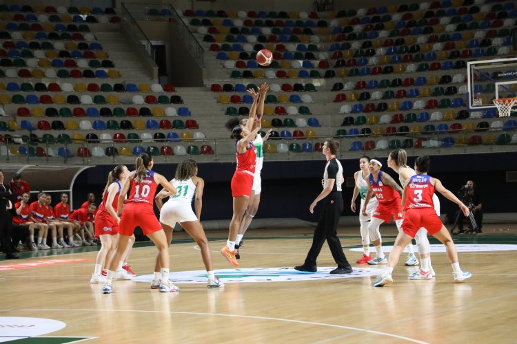 İzmit’in perileri evinde Botaş’ı devirdi: 65-52