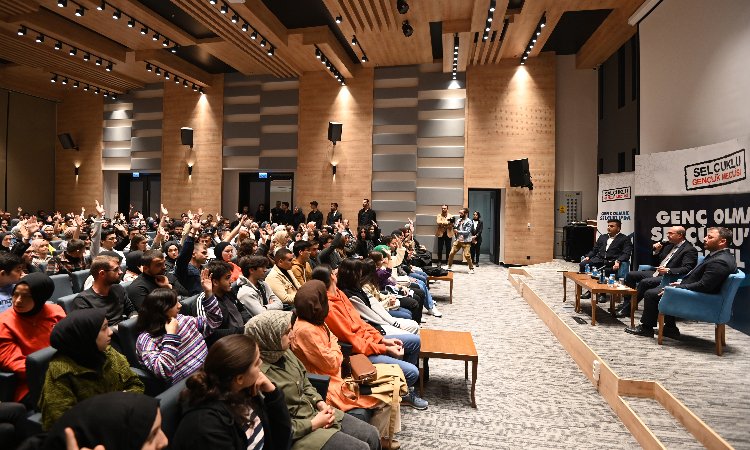 Konya Selçuklu’da Başkan Pekyatırmacı gençlerle buluştu