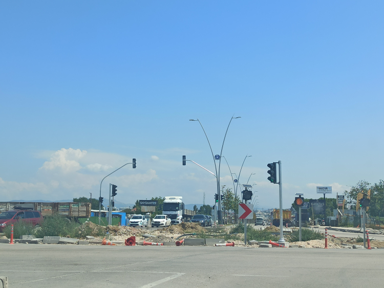 Bitmeyen Çalı Kavşağı trafikte zor anlara neden oluyor