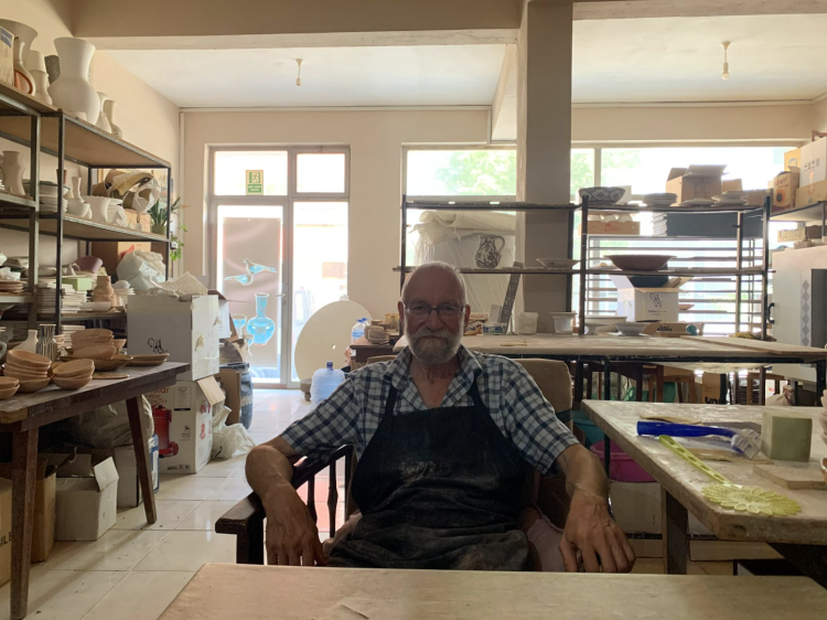 İznik’in meşhur çini ustası Güven: El sanatları kaybolmanın eşiğinde