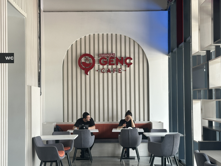 Genç Kafe ekonomik fiyatlarıyla gençlerin yeni uğrak noktası oldu
