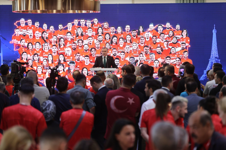 Paralimpik sporcular Paris’e uğurlandı