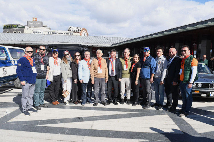 Osmangazi’de klasik otomobiller Başkan Aydın’ın startıyla yola çıktı