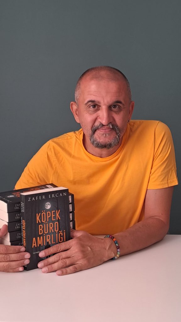 Zafer Ercan’dan yeni kitap: Köpek Büro Amirliği