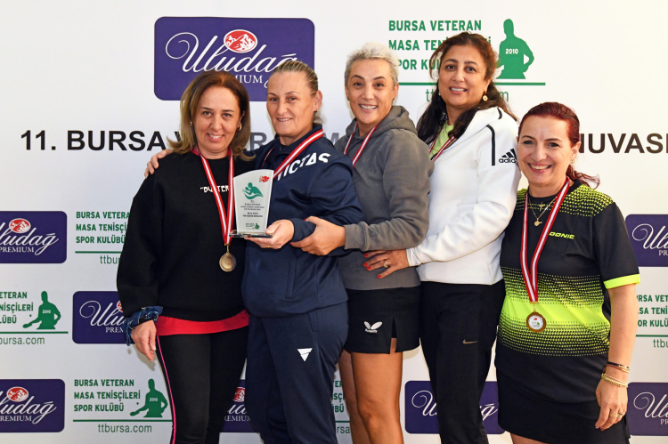 Bursa Osmangazi’de Ulusal Veteran Masa Tenisi Turnuvası sona erdi