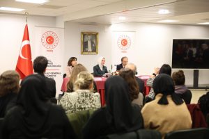 Bakan Göktaş Paris’te Türk vatandaşlarla buluştu