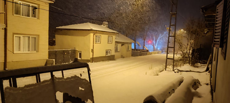 Bilecik Pazaryeri’nde kar küreme mesaisi