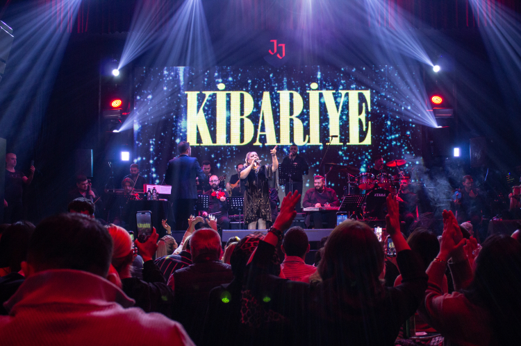 Kibariye Mersin’de sevenleriyle buluştu