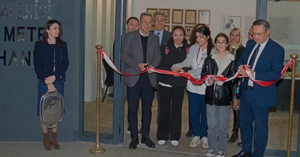 İzmir’de bin 300 kitaplık kütüphane faaliyette!