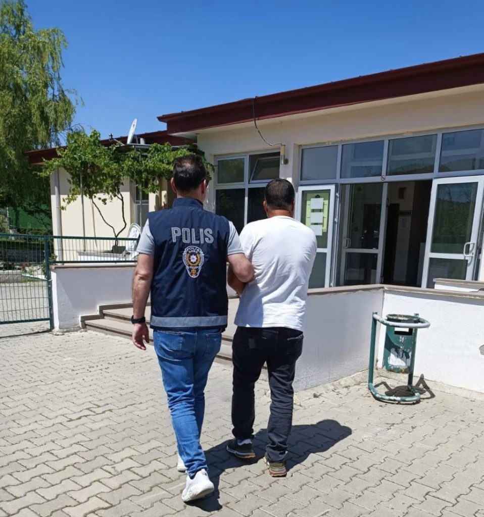 Burhaniye’de Cinayet Hükümlüsü Polis Takibinden Kaçamadı