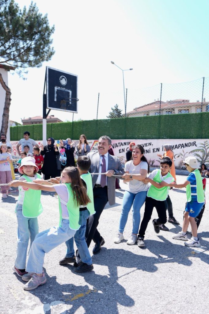 Bakan Tekin’den sürpriz ‘dönem sonu’ ziyaret