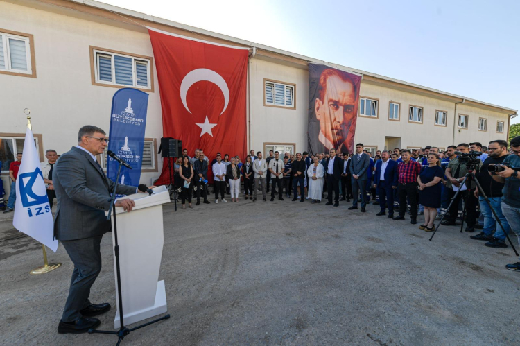 Başkan Tugay İZSU çalışanlarıyla bayramlaştı