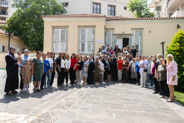 Bornova’da yeni üyeler CHP rozetlerine kavuştu