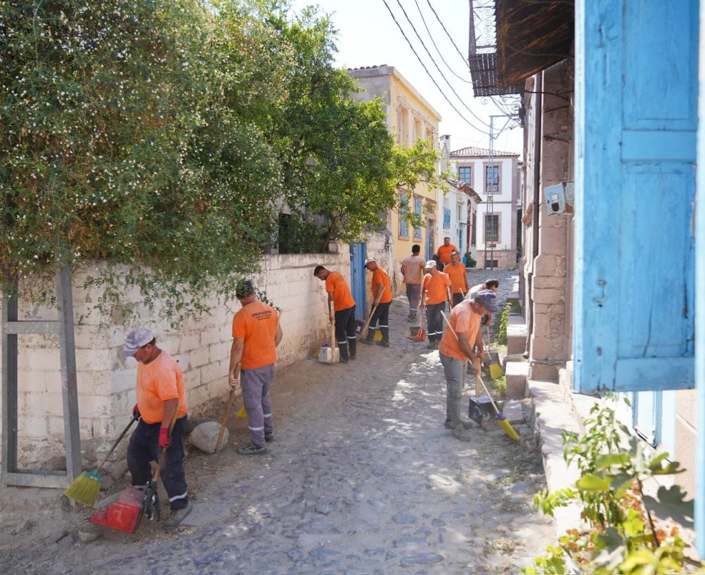 Cunda (Alibey) Adası’nda Kapsamlı Temizlik Seferberliği