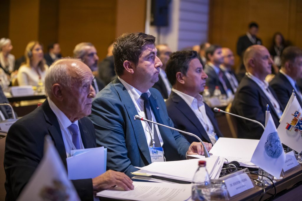 B40 Zirvesi İzmir’de Gerçekleşti: Yerel Demokrasi ve Ekonomik İş Birliği Masaya Yatırıldı