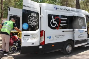 Antalya’da engelsiz hizmet aracı hayat kolaylaştırıyor