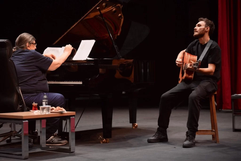 Balıkesir’de oyuncu adayları sahnede ter döktü