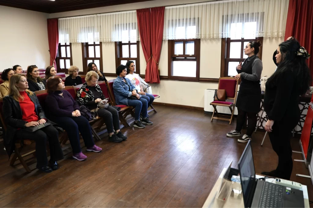 Bursa’da kadınlar şiddet türlerini Osmangazi’de öğrendi