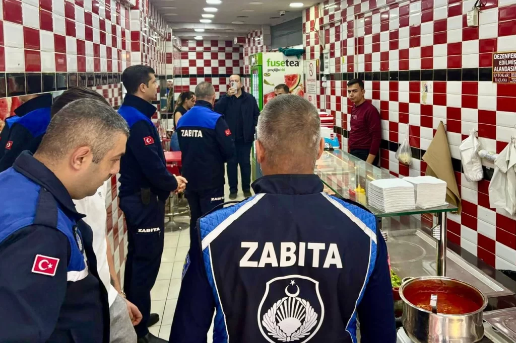 Bursa Gemlik’te dönercilere hijyen denetimi…10 kilo sağlıksız ürüne imha!