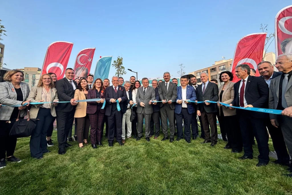 Bursa Nilüfer’de ’30 Ağustos Zafer Parkı ve Koşu Yolu’ açıldı