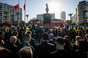 CHP İzmir Ata’sını andı