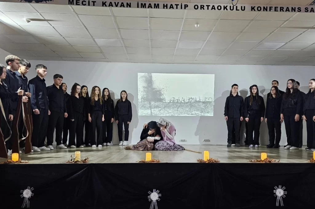 Gazi Mustafa Kemal Atatürk Gölcük’te şükran ve minnetle anıldı