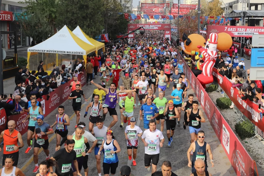 Gaziantep’te ‘Gazi Yarı Maratonu’ rekor katılımla koşuldu