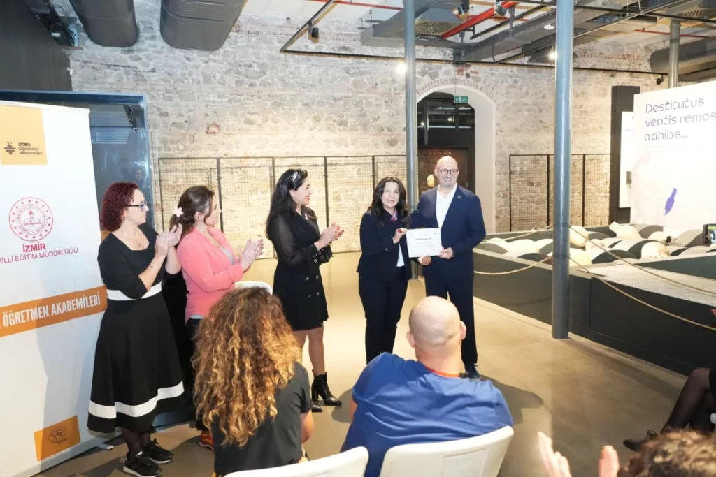 İzmir Öğretmen Akademileri’nde interaktif eğitim