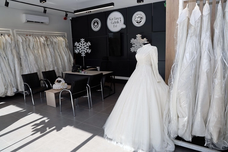 Kar Tanesi Gelinlik Evi’ne Kayseri Talaslılardan yoğun ilgi