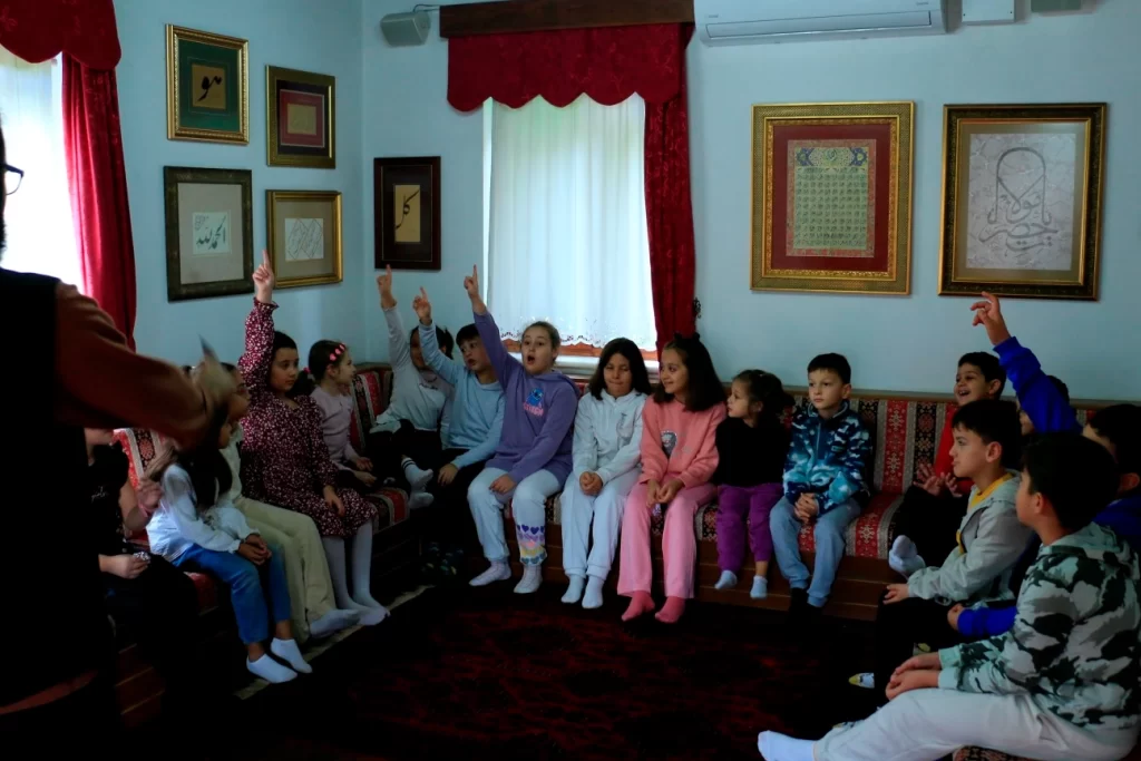 Kocaeli’de çocuklar Mesnevi hikâyelerini sahneledi