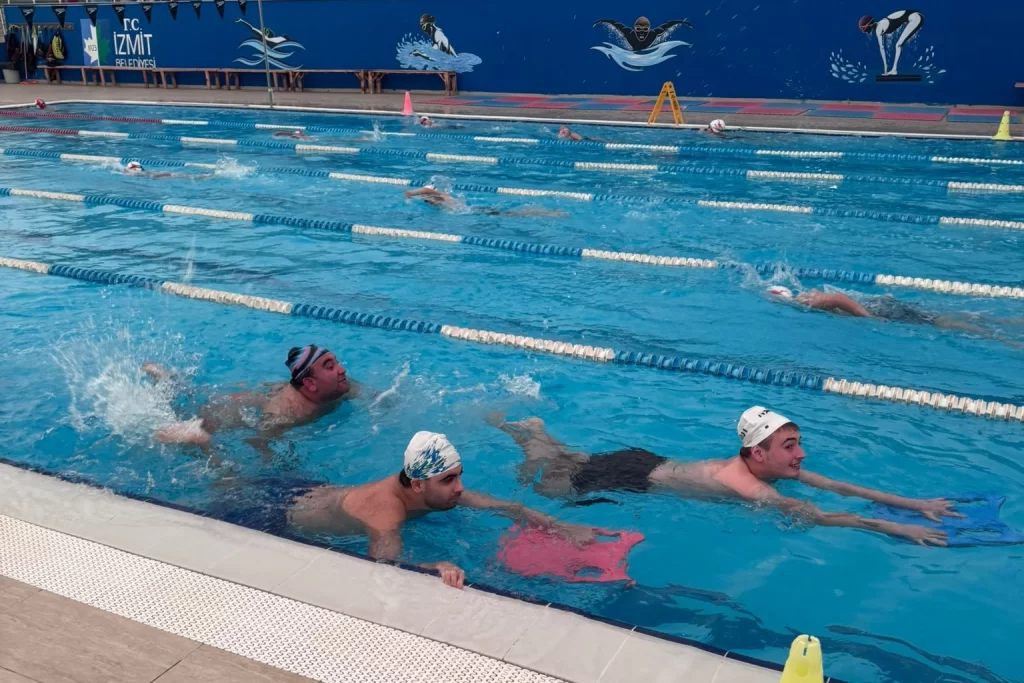 Kocaeli İzmit’te “Engelsiz Kulaçlar” başladı