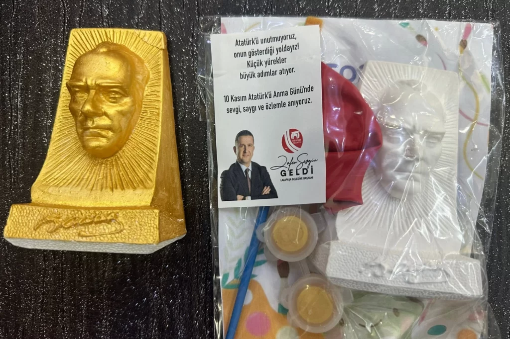 Lalapaşa’da öğrencilere Atatürk sevgisi hediyeyle aşılandı