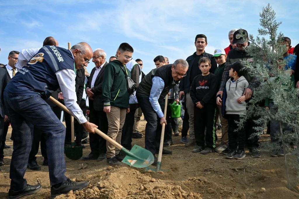 Malatya’da 2 bin 200 fidan toprakla buluştu