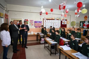 Malatya’da Başkan Er’den Mehmet Emin Bitlis İlkokulu’na ziyaret