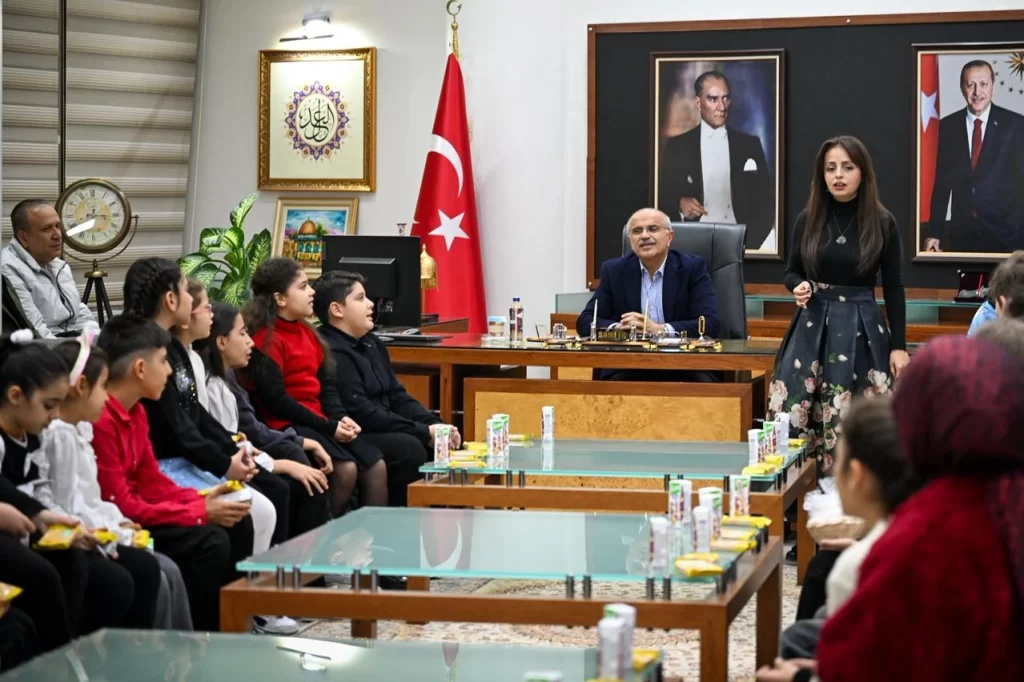 Malatya’da küçük kalplerden Başkan Er’e anlamlı ziyaret