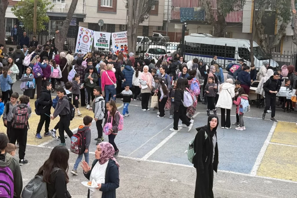 Manisa Yunusemre’de Üzümcüler İlkokulu’nda kermes