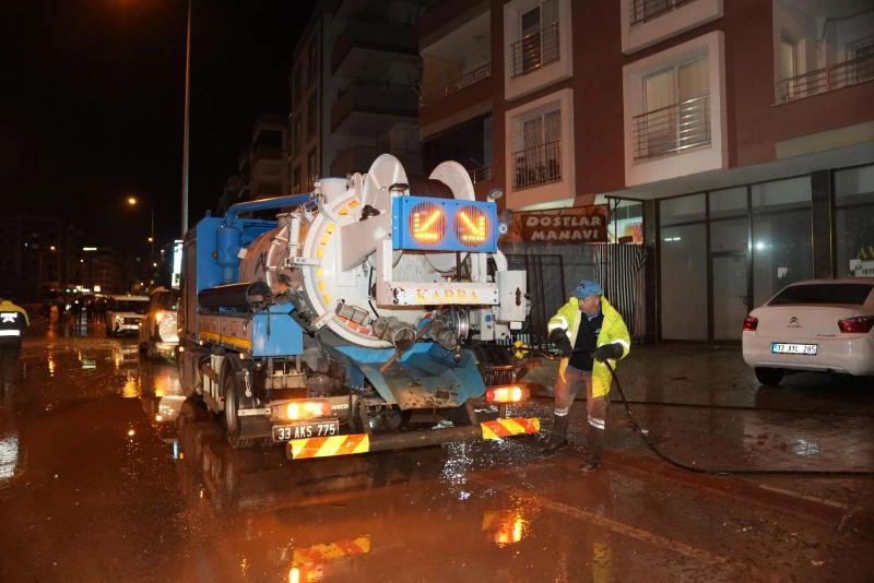 Mersin’de kuvvetli yağış sonrası hızlı müdahale