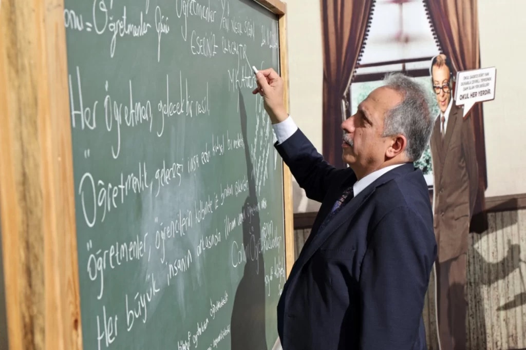 Mustafa Yalçın’dan ‘Öğretmenler Günü’ mesajı