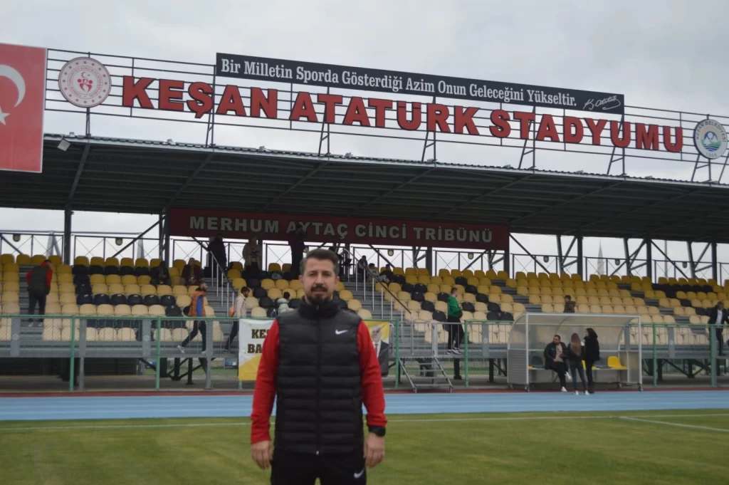 Müzikten sahaya uzanan yolculuk… Keşanlı müzisyen yıllar sonra futbola döndü