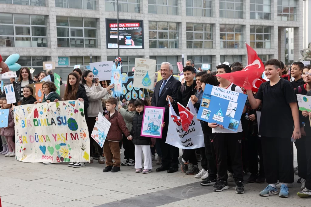 Nilüferli çocuklardan ‘gelecek’ için anlamlı yürüyüş