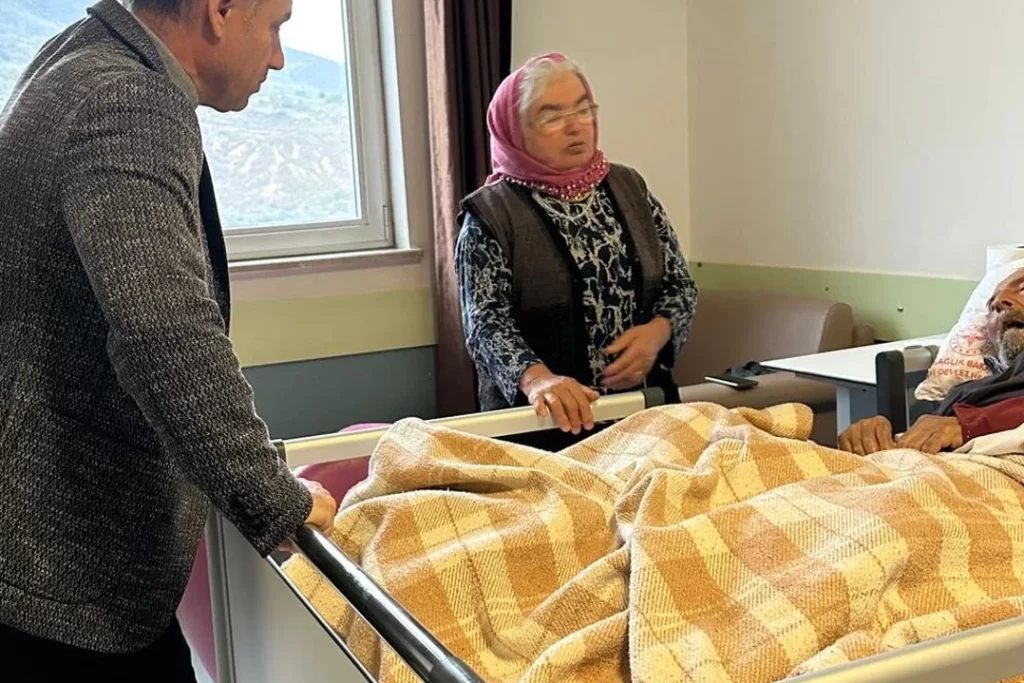 Reşadiye’de Başkan Ünal’dan hasta yatağı talebine anında müdahale