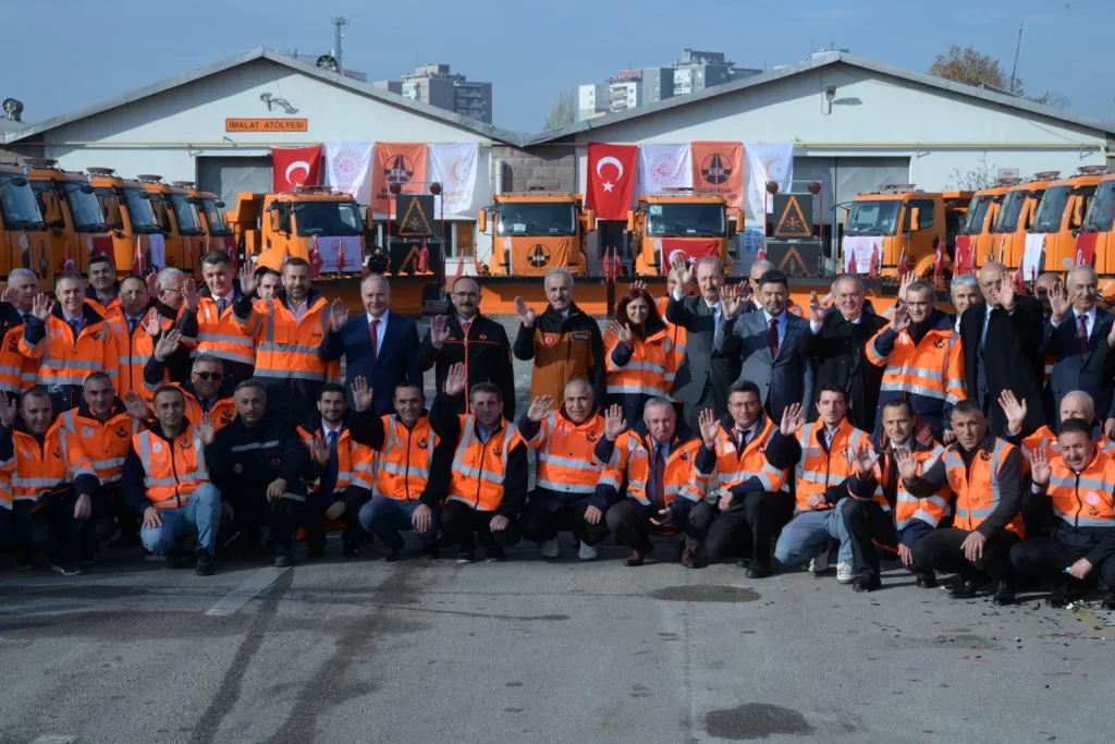 Yolların kahramanları kışa hazır… Karayolları makime parkı yenilendi