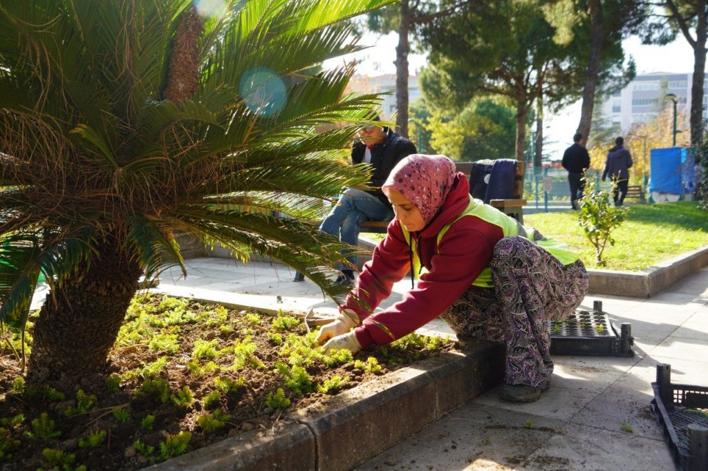 Park ve yeşil alanları ile nefes alan Edremit..