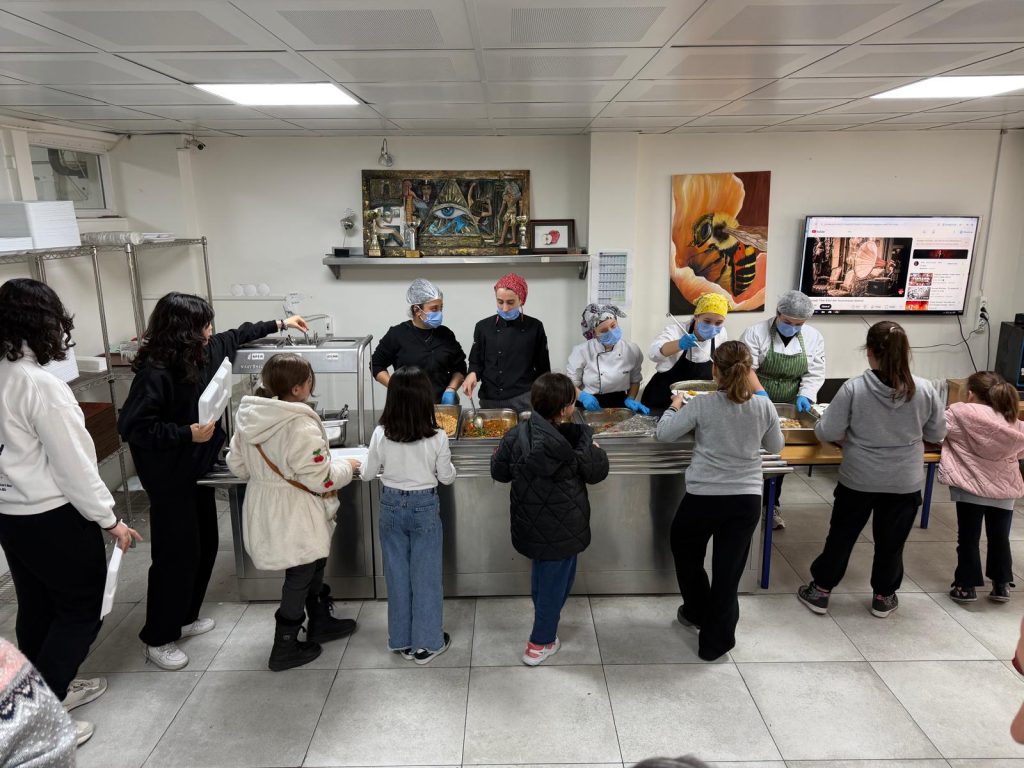 Yılmaz Akpınar Kız Meslek Lisesi’nde Örnek Yemekhane Hizmeti