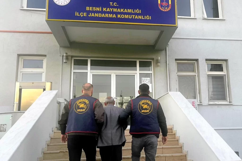 Adıyaman’da JASAT operasyonu… Kasten öldürmeden aranan şahıs yakalandı